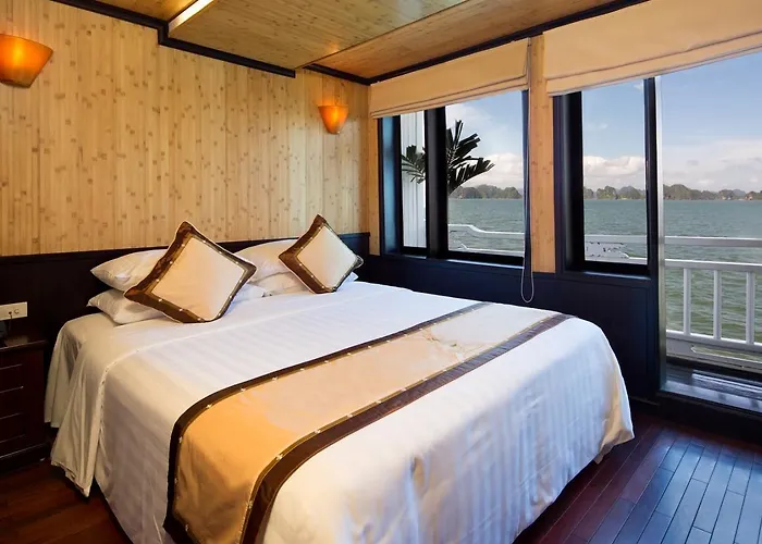 Syrena Cruises  4*