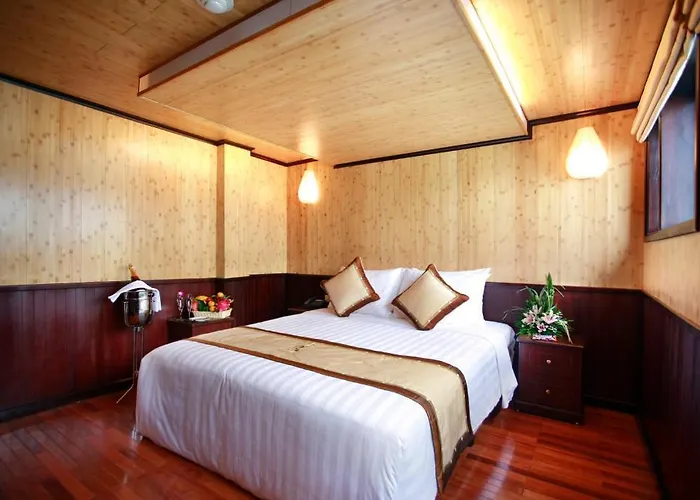 Syrena Cruises  4*