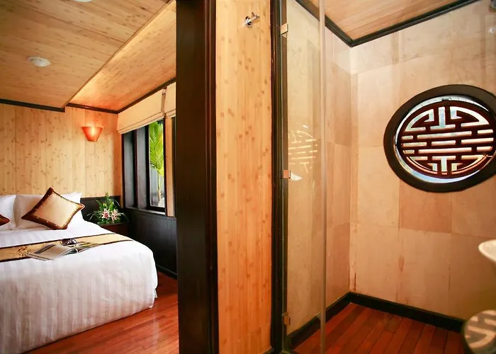 Syrena Cruises  Hạ Long